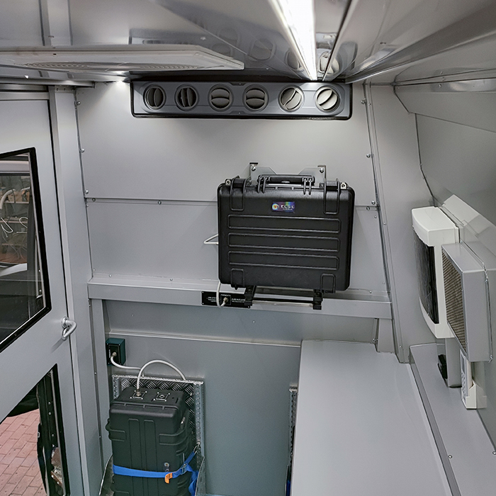 Veicolo allestito a laboratorio mobile per rilevazioni radiazioni e monitoraggio ambientale