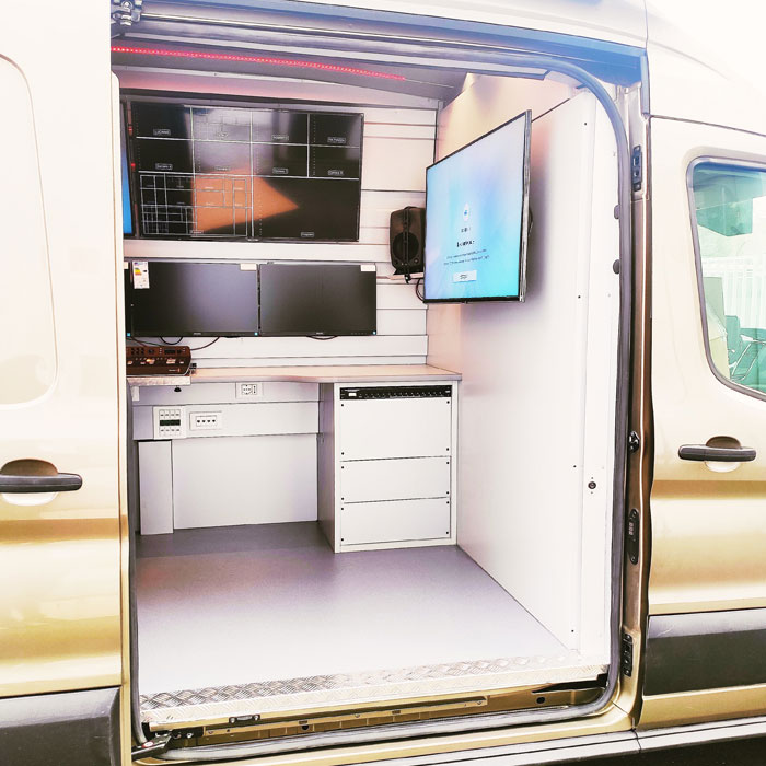 Veicolo allestito a Regia mobile per ente telesivo privato su telaio Ford Transit