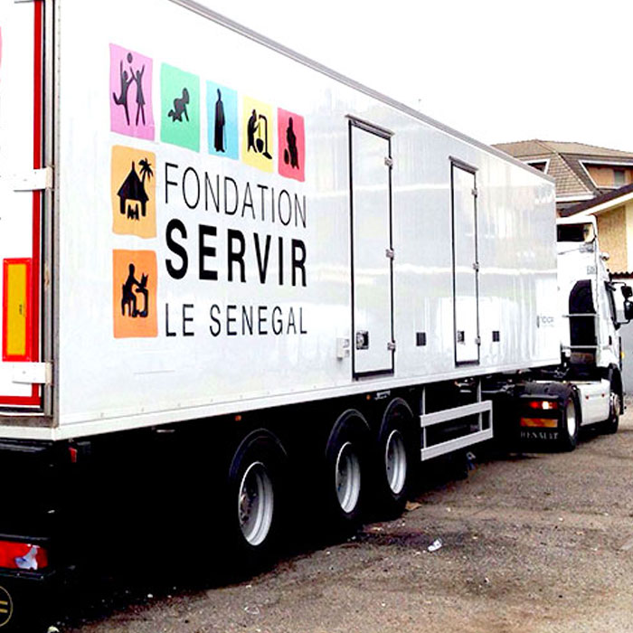 Allestimento di un TIR per il trasporto di ghiaccio creato  Fondation Servir Le Senegal