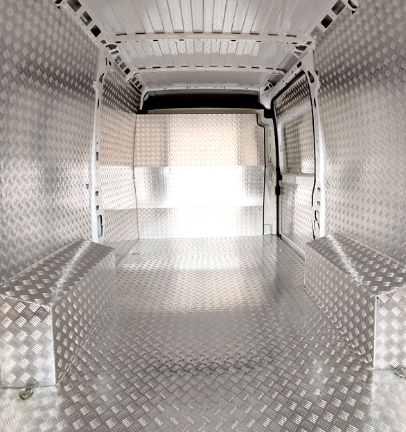 Tecnipanel Produzione rivestimento laterale pannellature per furgoni tecnicar