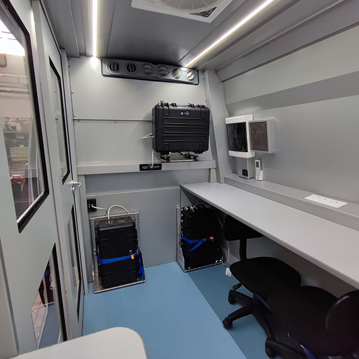Veicolo allestito a laboratorio mobile per rilevazioni radiazioni e monitoraggio ambientale