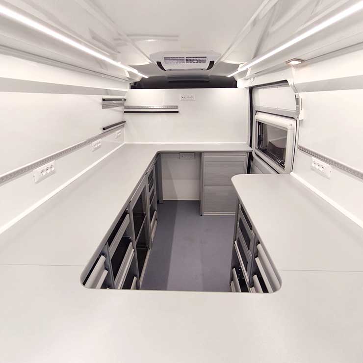 Laboratorio Mobile su Fiat Ducato MH2 realizzato da Tecnicar