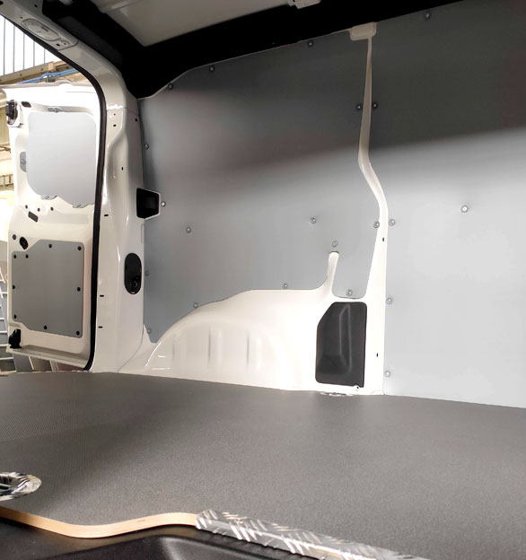 Tecnipanel Produzione rivestimento laterale pannellature per furgoni tecnicar
